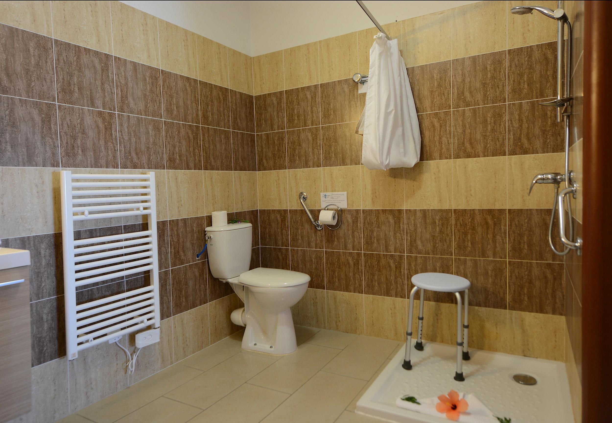 Toilettes PMR dans notre résidence à Ajaccio